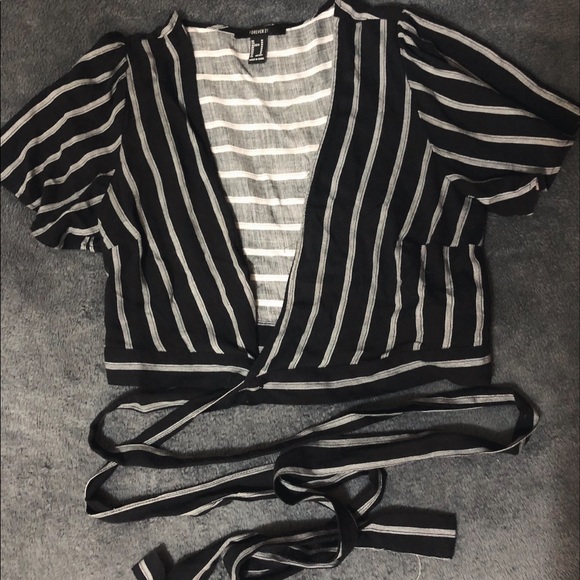 Top, crop, wrap silhouette - Picture 3 of 3